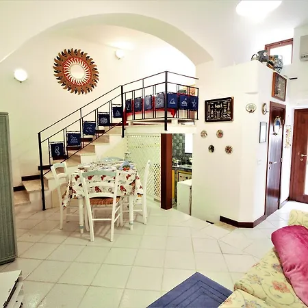 Holidaycasa Bruno Centrale A Due Passi Dal Mare Appartamento Sperlonga